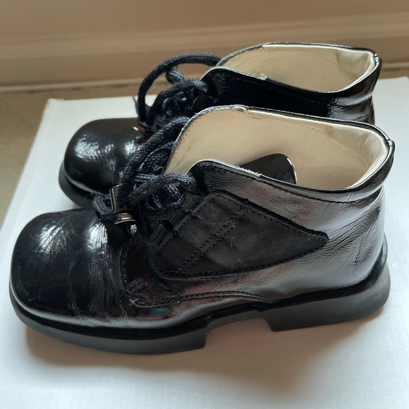 TODDLER ITALIAN 🇮🇹 BLACK PATENT LEATHER BOOTIES U.S.Size 11 Toddler  EUC - Picture 3 of 9